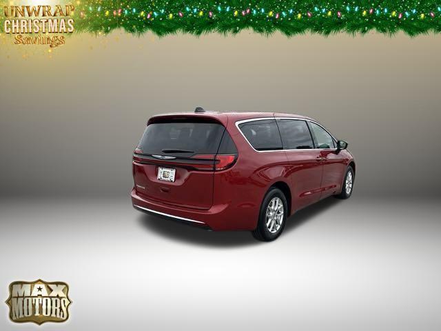 new 2024 Chrysler Pacifica car, priced at $40,612