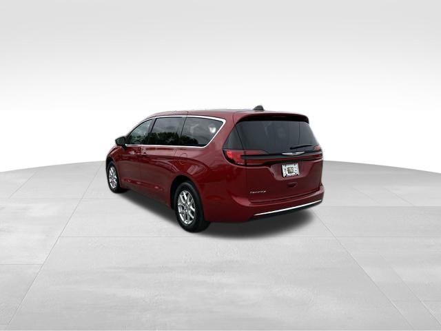 new 2024 Chrysler Pacifica car, priced at $42,612