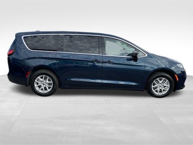 new 2024 Chrysler Pacifica car, priced at $34,995