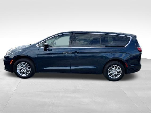 new 2024 Chrysler Pacifica car, priced at $34,995