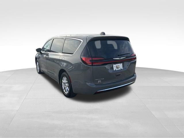 new 2024 Chrysler Pacifica car, priced at $42,289