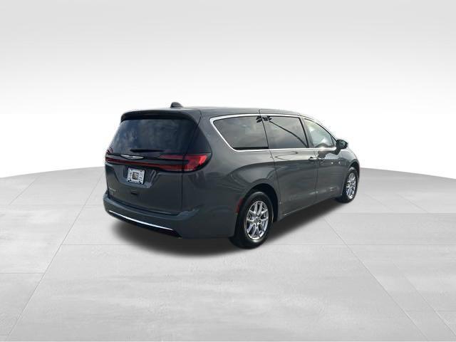 new 2024 Chrysler Pacifica car, priced at $42,289