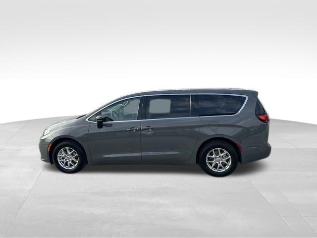 new 2024 Chrysler Pacifica car, priced at $42,289