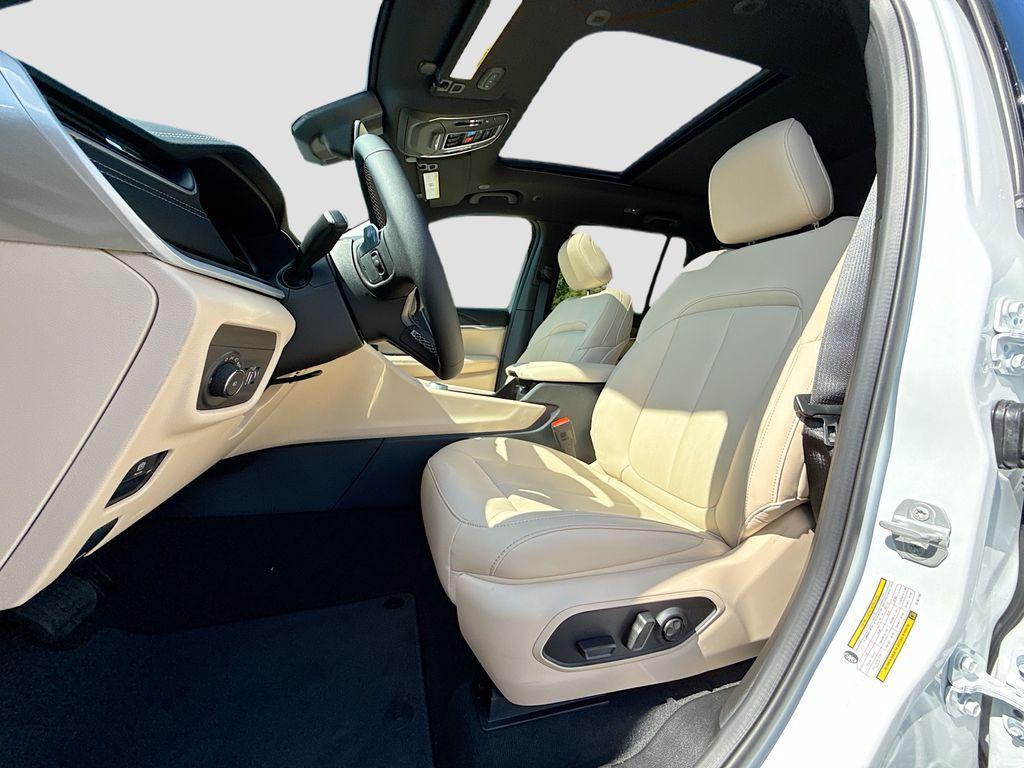 new 2025 Jeep Grand Cherokee car, priced at $42,415