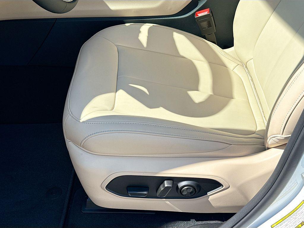 new 2025 Jeep Grand Cherokee car, priced at $42,415