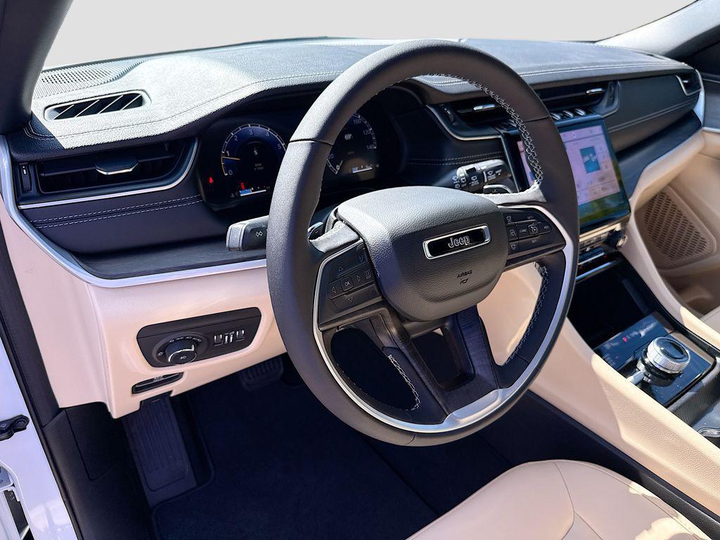 new 2025 Jeep Grand Cherokee car, priced at $42,415