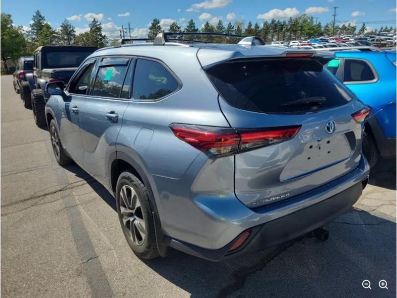 used 2020 Toyota Highlander Hybrid car, priced at $29,250