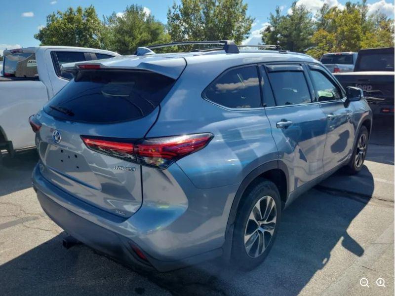 used 2020 Toyota Highlander Hybrid car, priced at $29,250