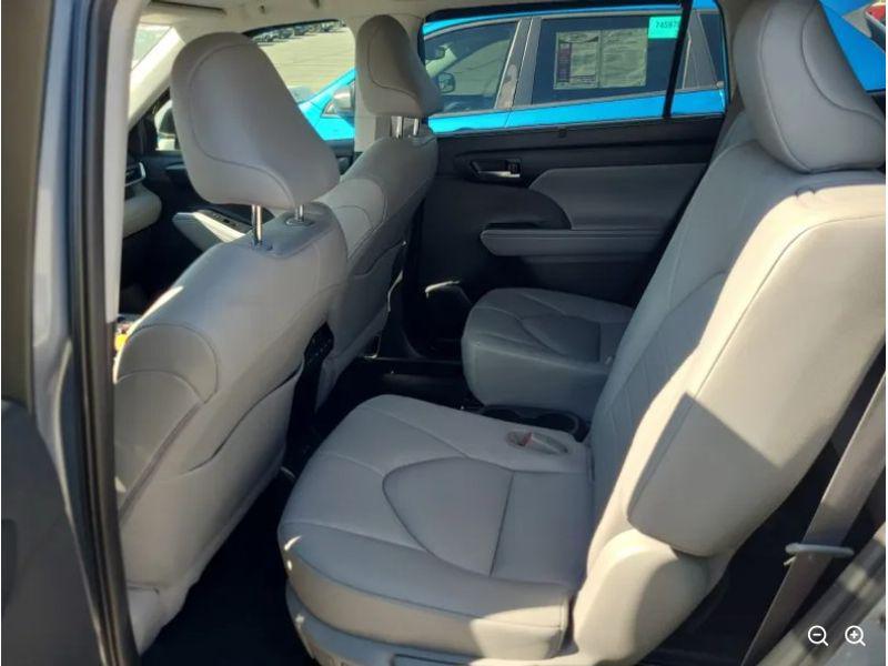 used 2020 Toyota Highlander Hybrid car, priced at $29,250