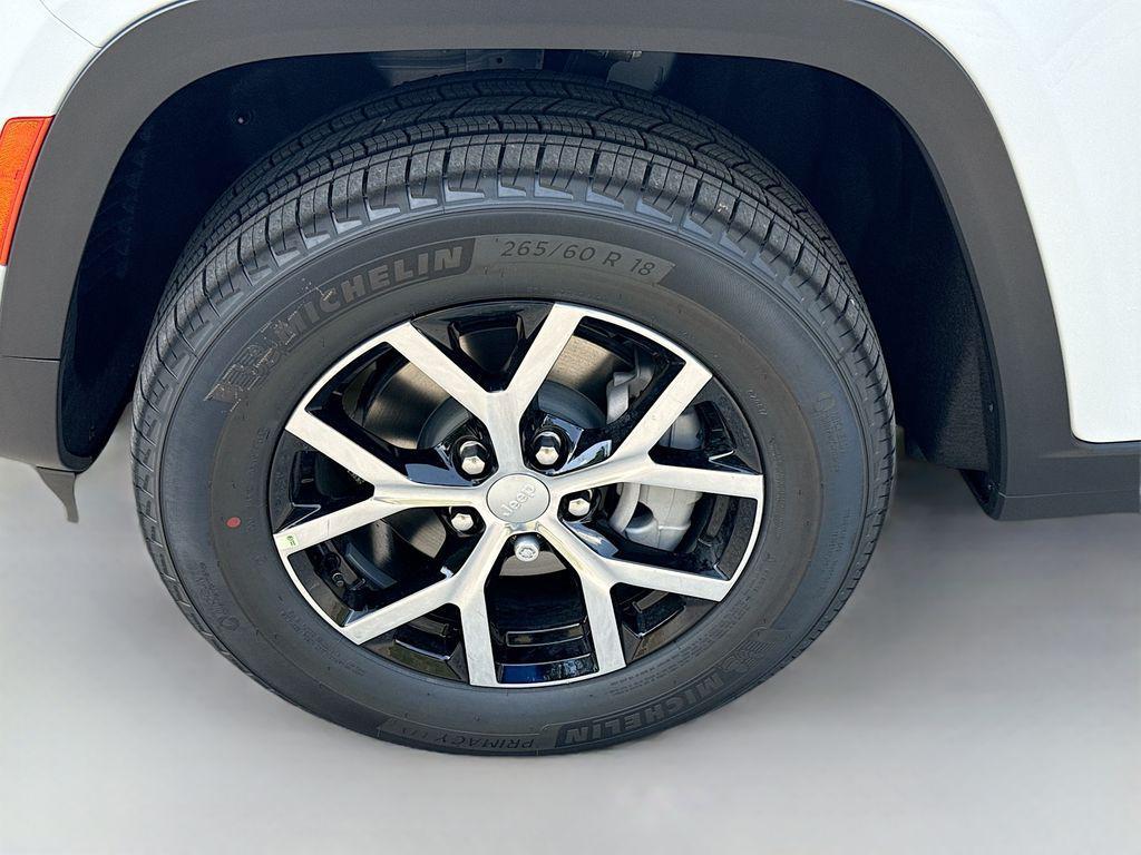 new 2025 Jeep Grand Cherokee car, priced at $39,900