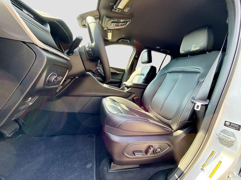 new 2025 Jeep Grand Cherokee car, priced at $39,900