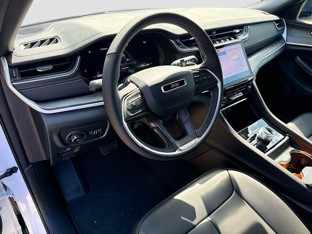 new 2025 Jeep Grand Cherokee car, priced at $39,900