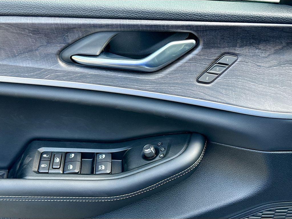 new 2025 Jeep Grand Cherokee car, priced at $39,900