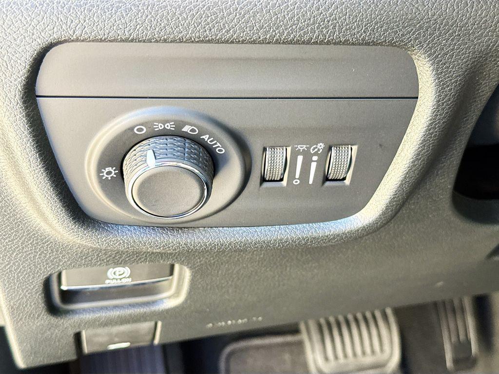 new 2025 Jeep Grand Cherokee car, priced at $41,725