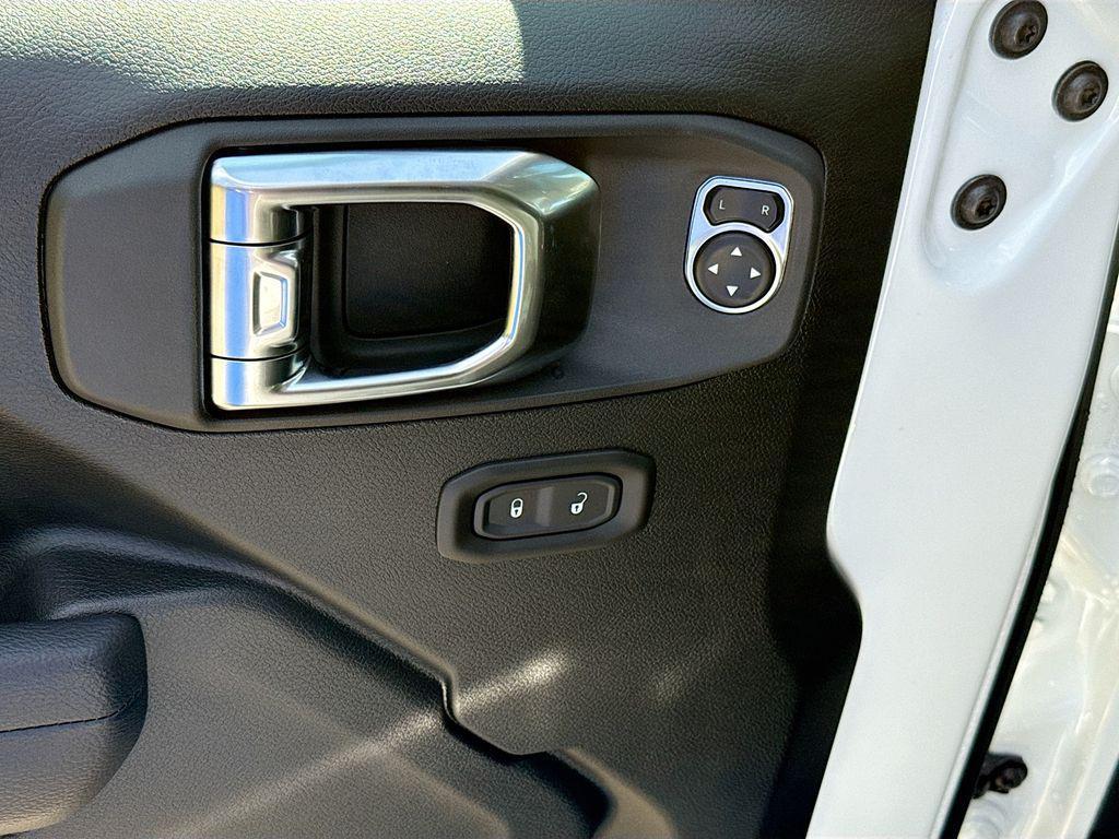 new 2025 Jeep Gladiator car, priced at $43,865