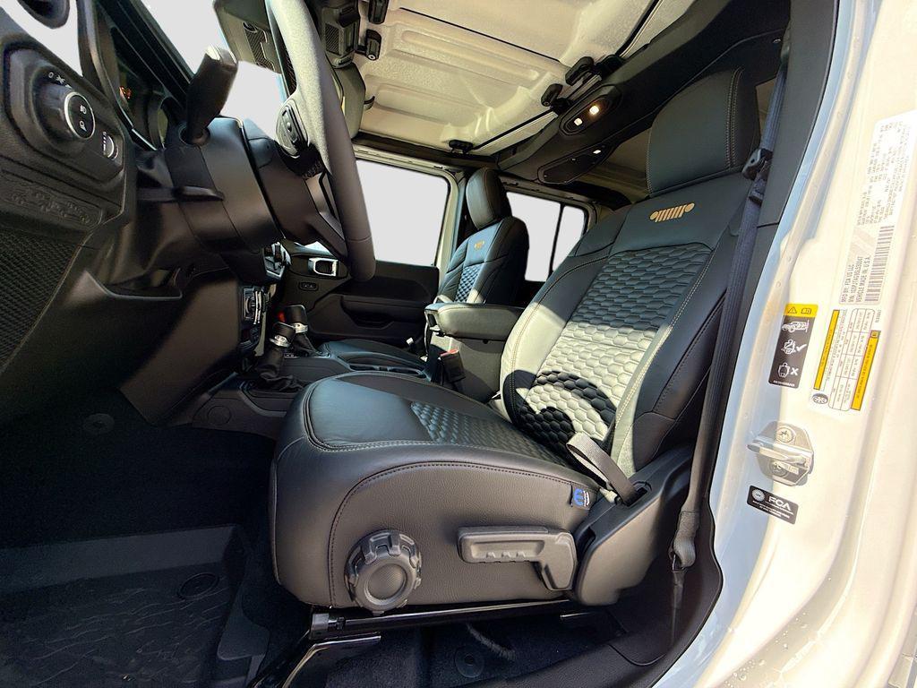 new 2025 Jeep Gladiator car, priced at $43,865