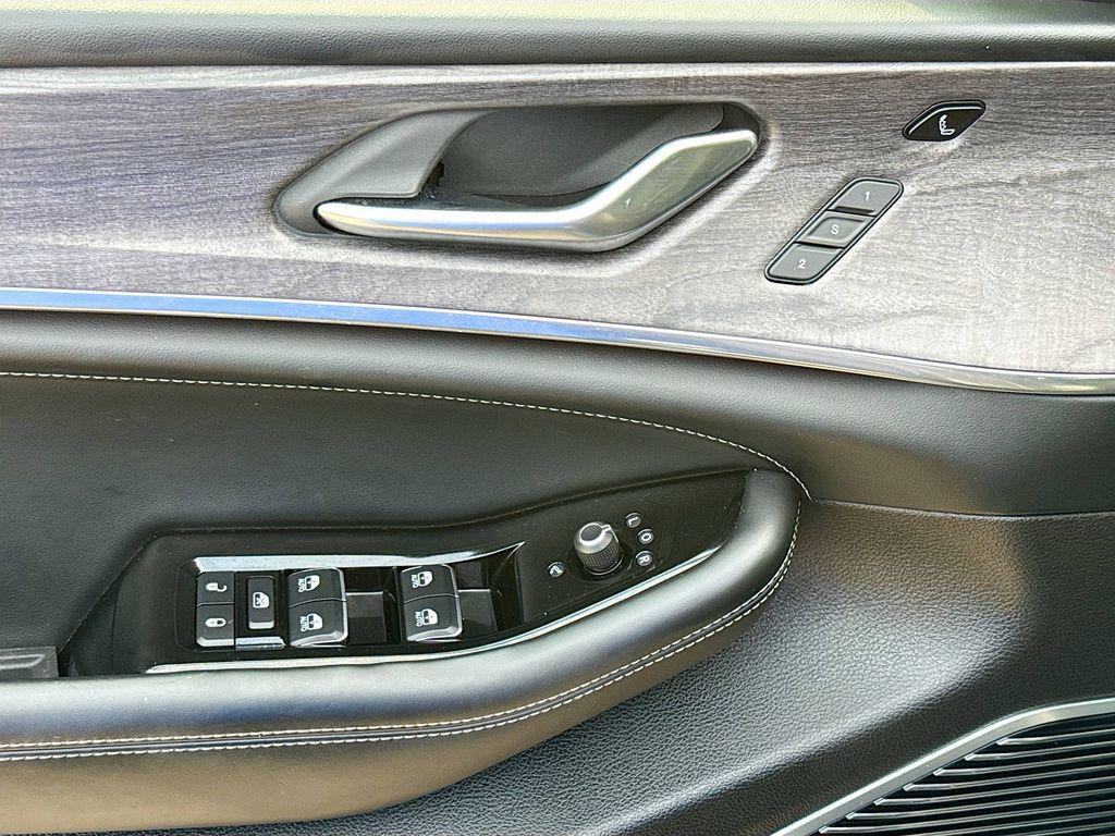 used 2022 Jeep Grand Cherokee car, priced at $37,000