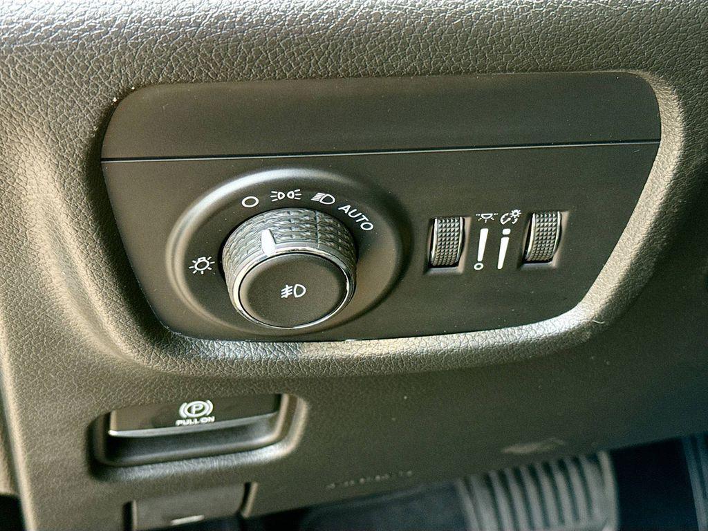 used 2022 Jeep Grand Cherokee car, priced at $37,000