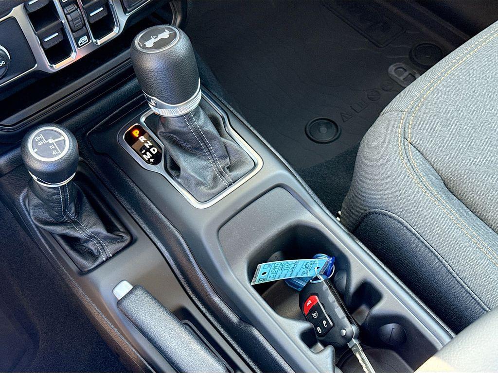 new 2025 Jeep Wrangler car, priced at $43,070