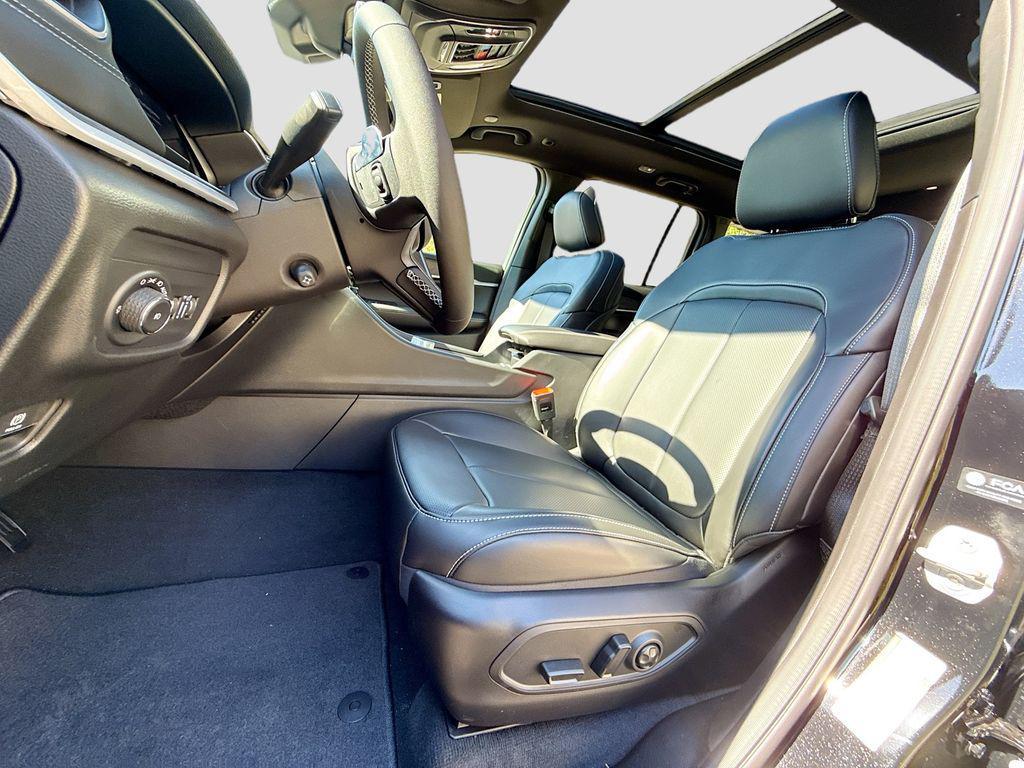 new 2025 Jeep Grand Cherokee car, priced at $49,435