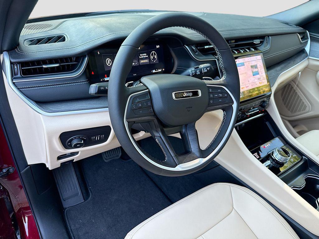 new 2025 Jeep Grand Cherokee car, priced at $43,010