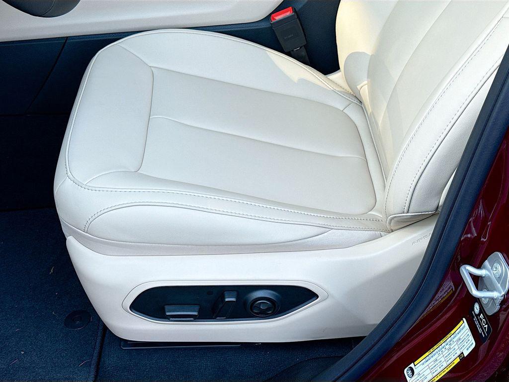new 2025 Jeep Grand Cherokee car, priced at $43,010
