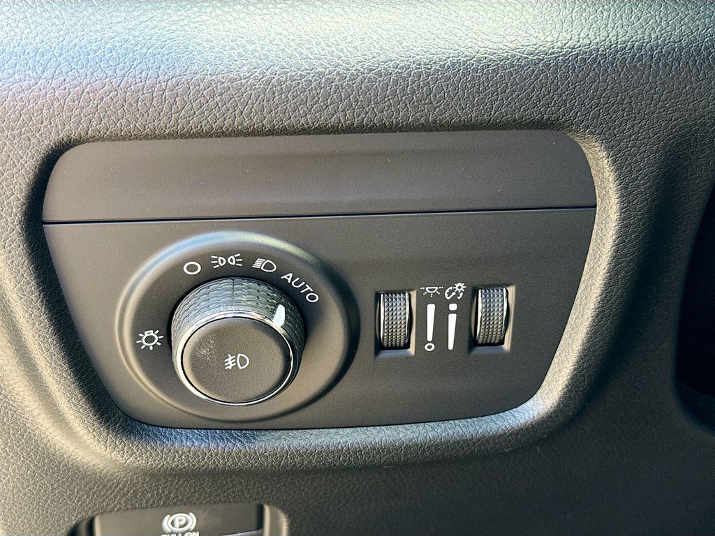 new 2025 Jeep Grand Cherokee car, priced at $49,840