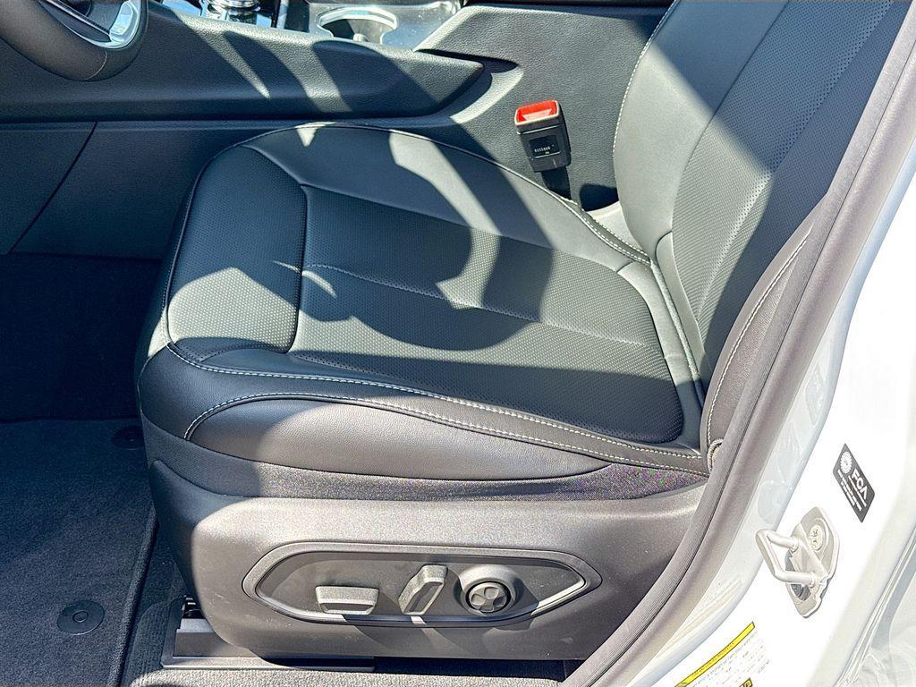 new 2025 Jeep Grand Cherokee car, priced at $49,840