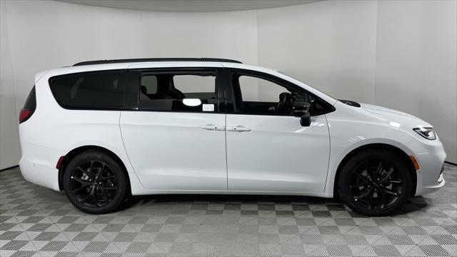 new 2024 Chrysler Pacifica car, priced at $46,460