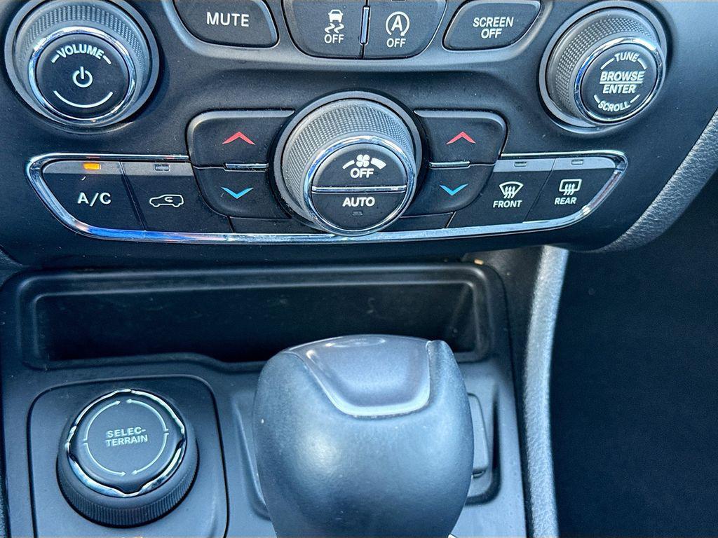 used 2021 Jeep Cherokee car, priced at $17,500