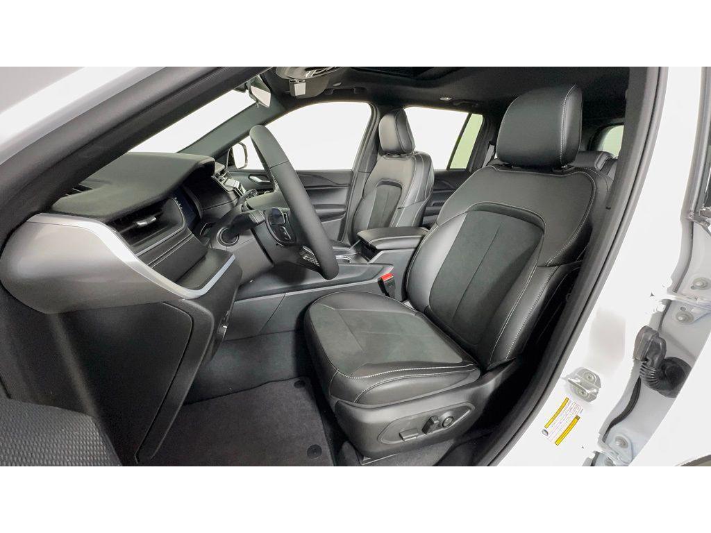 new 2025 Jeep Grand Cherokee car, priced at $36,935