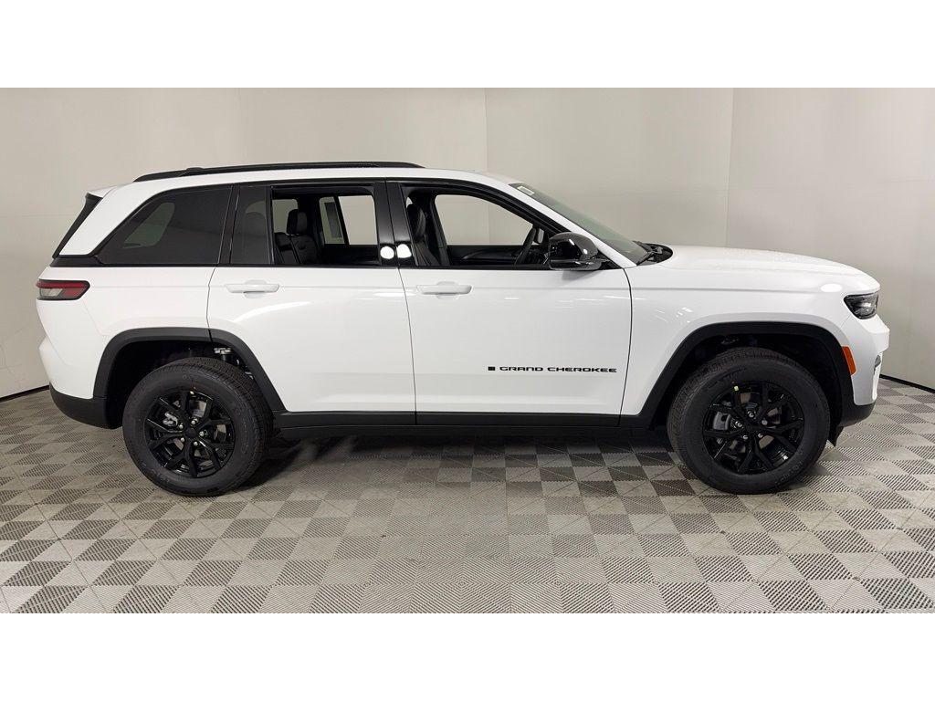 new 2025 Jeep Grand Cherokee car, priced at $36,935