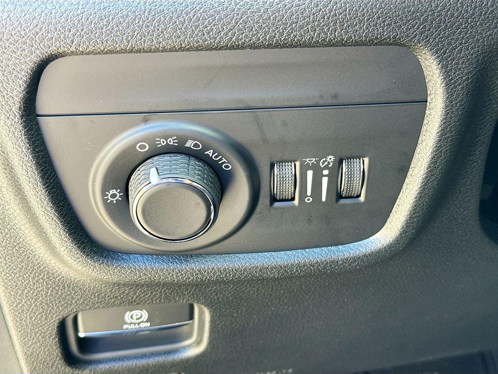 new 2025 Jeep Grand Cherokee car, priced at $41,725