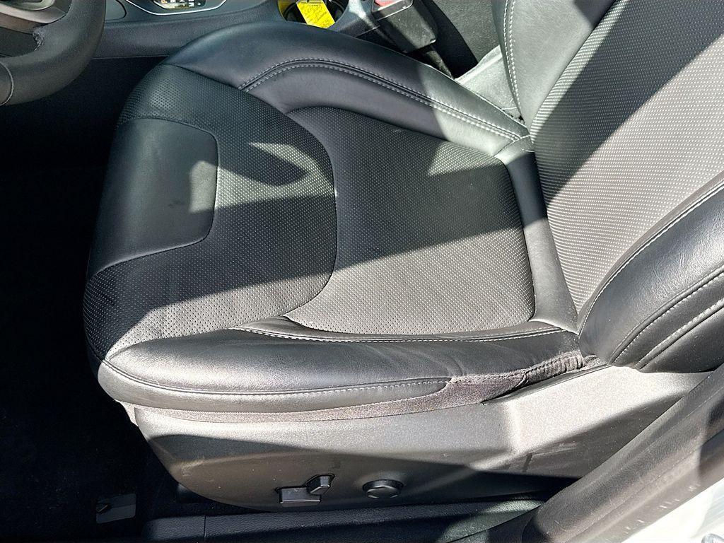 used 2022 Jeep Cherokee car, priced at $17,000