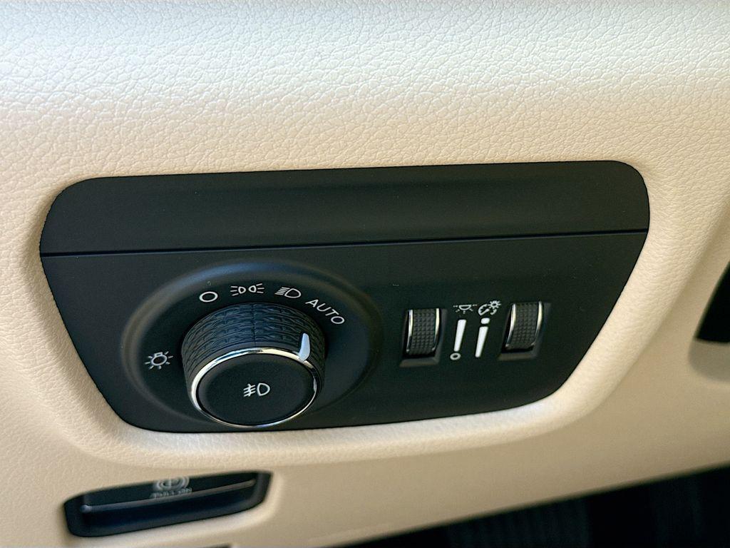 new 2025 Jeep Grand Cherokee L car, priced at $44,110