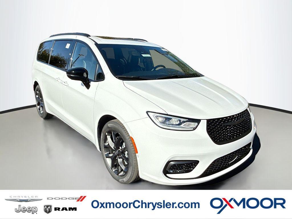 new 2026 Chrysler Pacifica car, priced at $51,345