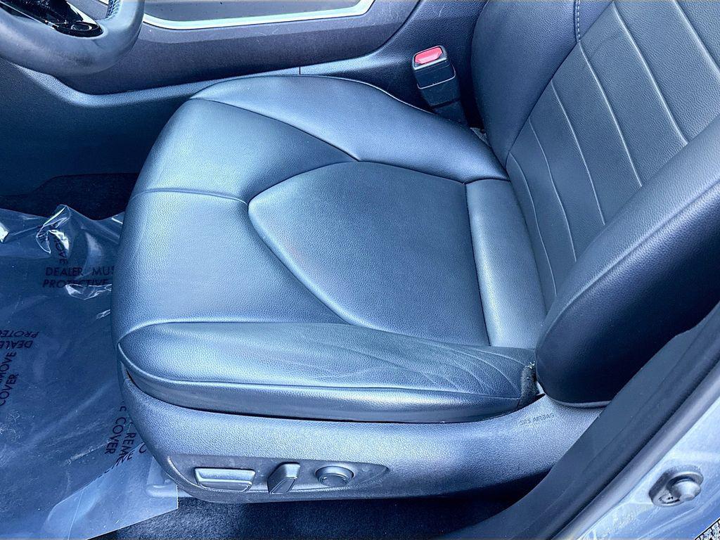 used 2021 Toyota Highlander car, priced at $32,500