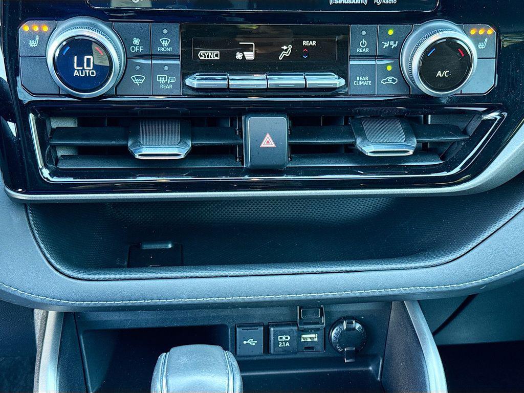 used 2021 Toyota Highlander car, priced at $32,500