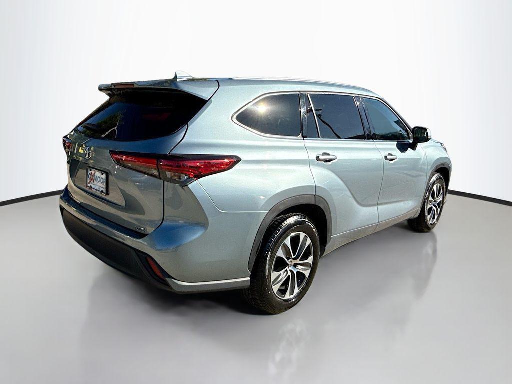 used 2021 Toyota Highlander car, priced at $32,500