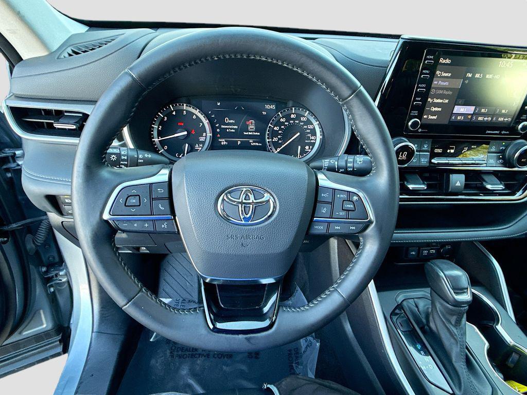 used 2021 Toyota Highlander car, priced at $32,500