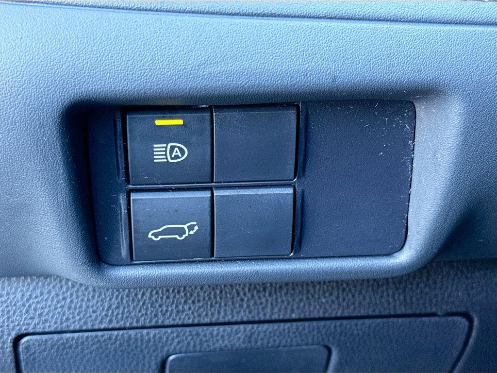 used 2021 Toyota Highlander car, priced at $32,500