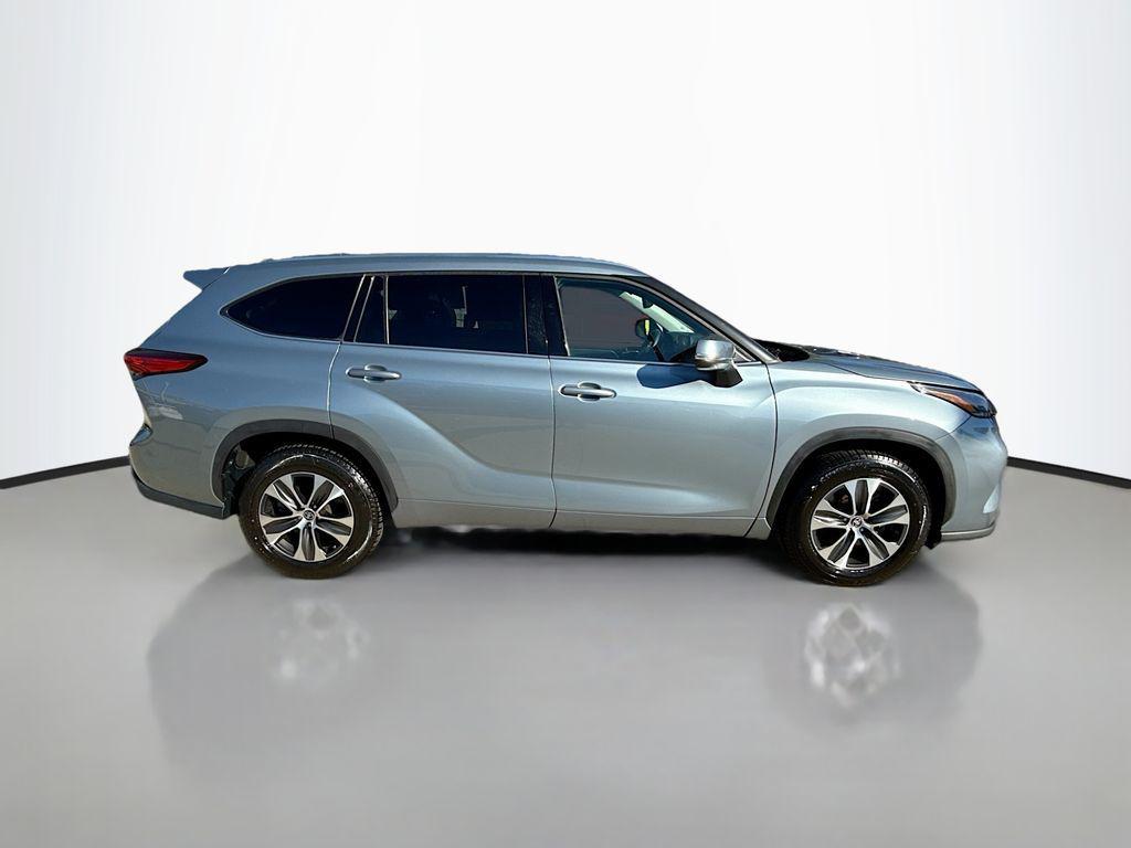 used 2021 Toyota Highlander car, priced at $32,500