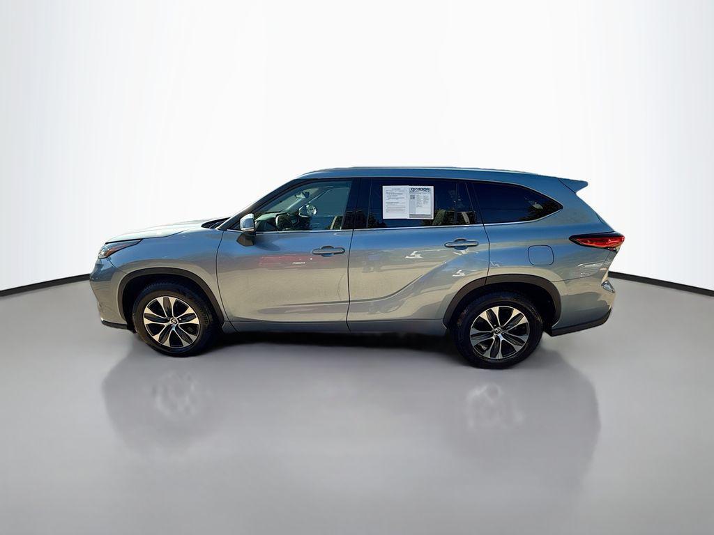 used 2021 Toyota Highlander car, priced at $32,500