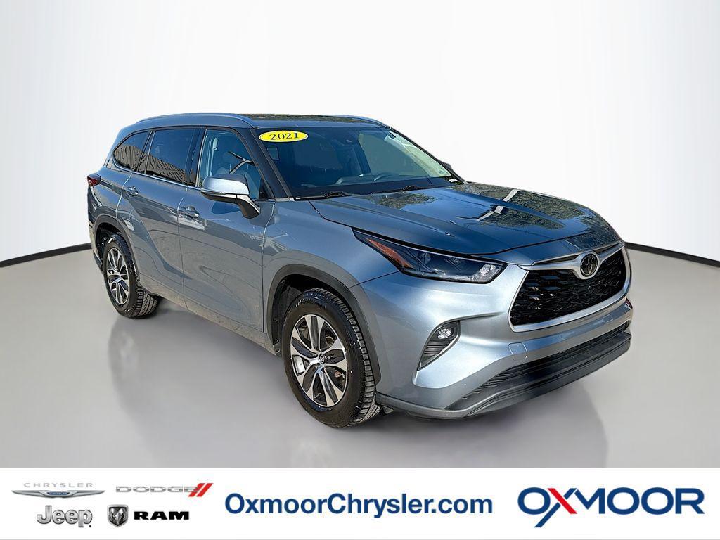 used 2021 Toyota Highlander car, priced at $32,500