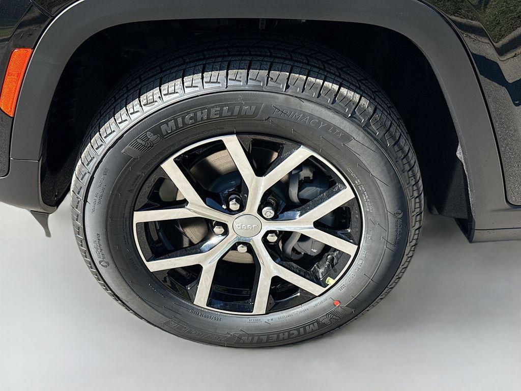 new 2025 Jeep Grand Cherokee car, priced at $40,495