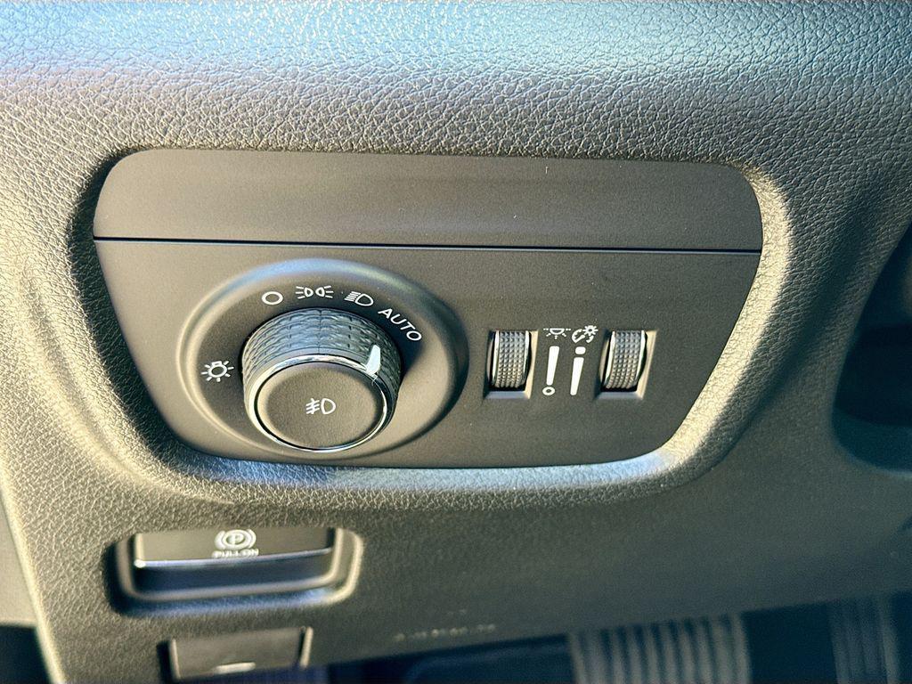 new 2025 Jeep Grand Cherokee car, priced at $40,495