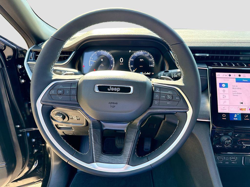 new 2025 Jeep Grand Cherokee car, priced at $40,495