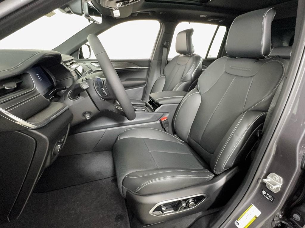 new 2025 Jeep Grand Cherokee car, priced at $55,949