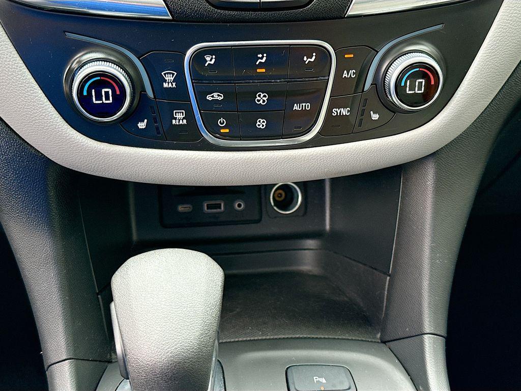 used 2023 Chevrolet Equinox car, priced at $21,500