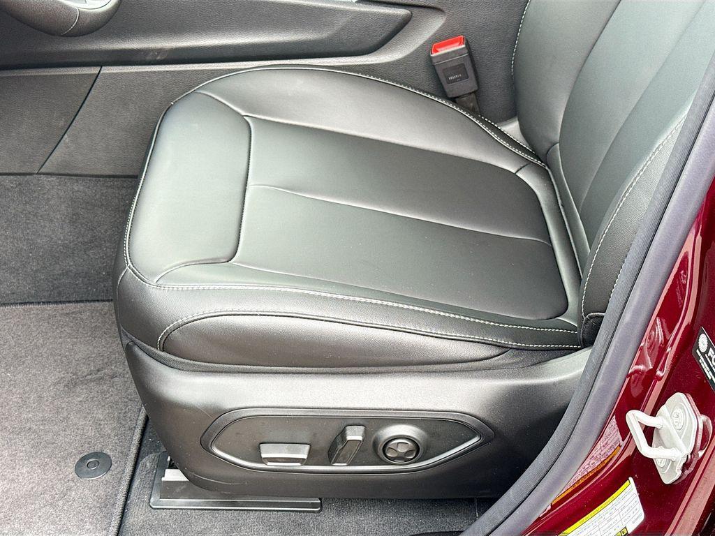new 2025 Jeep Grand Cherokee car, priced at $43,220